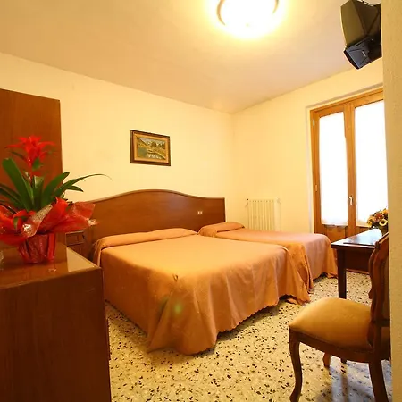 Hotel Ristorante Il Poggiolo *