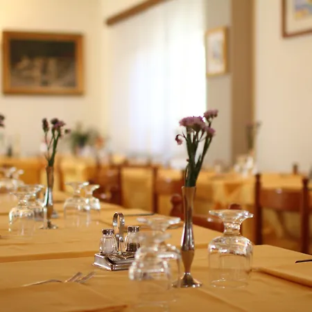 Отель Ristorante Il Poggiolo *