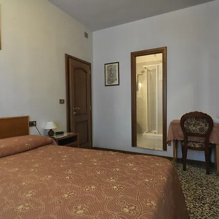Отель Ristorante Il Poggiolo *