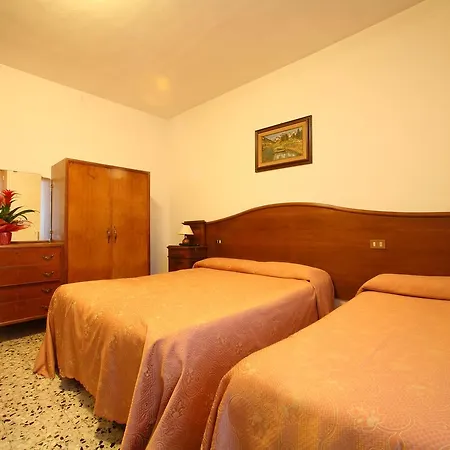 Отель Ristorante Il Poggiolo *